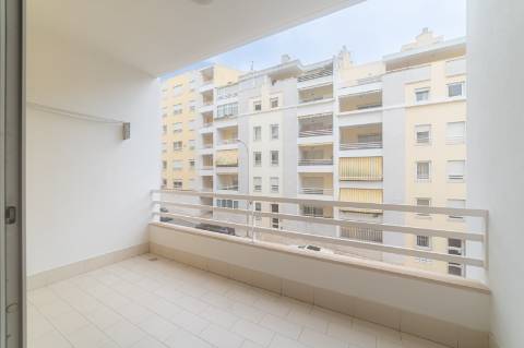 T2 com BOX Urbanização Jardins da Parede