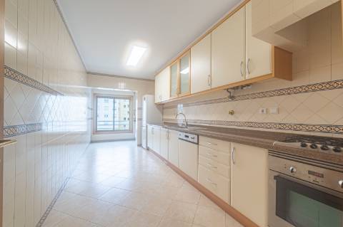 T2 com BOX Urbanização Jardins da Parede