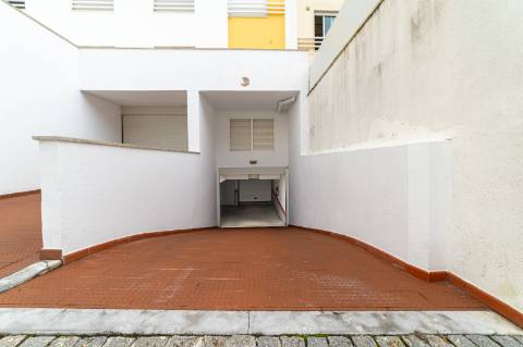 T2 com BOX Urbanização Jardins da Parede