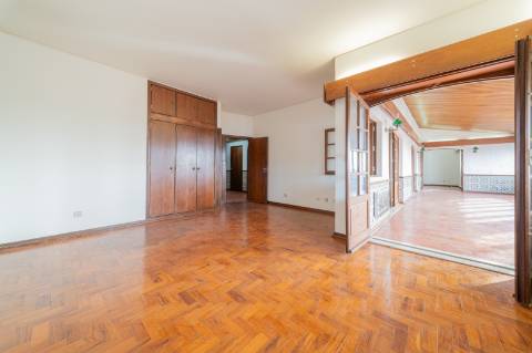 Elegante T3 no Bairro do Rosário em Cascais