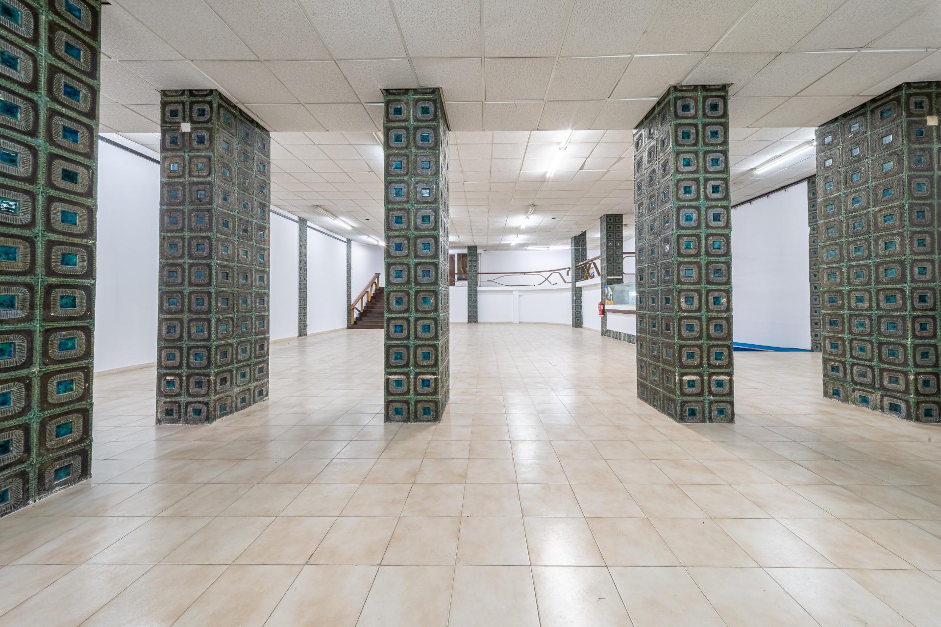 Loja de grande dimensão em zona prime - Rua Latino Coelho
