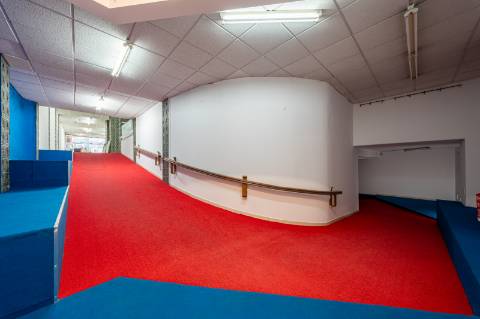 Loja de grande dimensão em zona prime - Rua Latino Coelho
