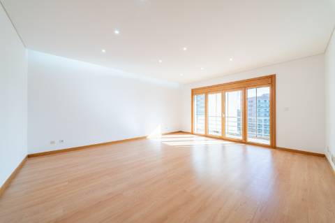 T3 Exclusivo nas Colinas do Cruzeiro: Luz, espaço e sofisticação numa das zonas mais prestigiadas da Grande Lisboa