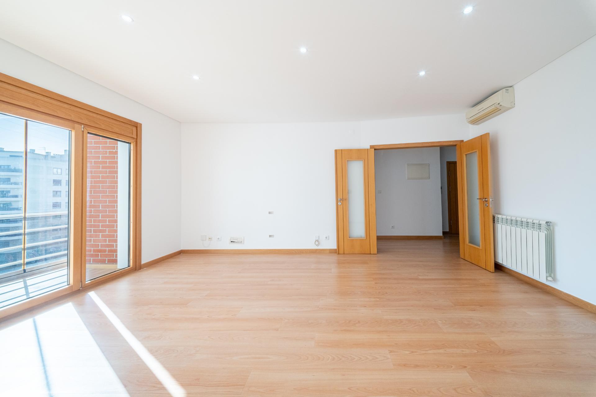 T3 Exclusivo nas Colinas do Cruzeiro: Luz, espaço e sofisticação numa das zonas mais prestigiadas da Grande Lisboa