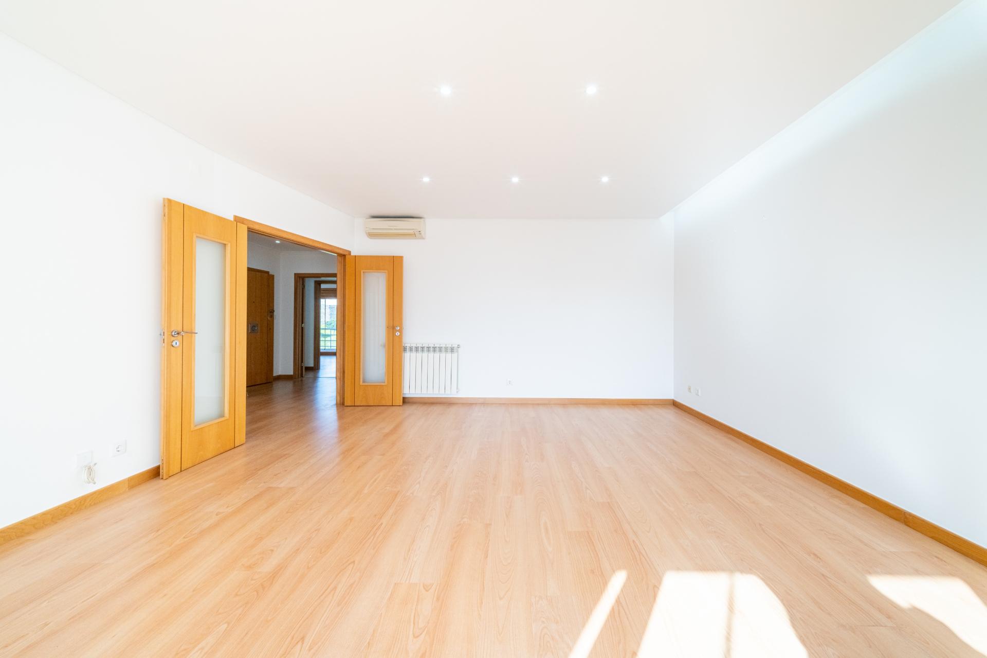 T3 Exclusivo nas Colinas do Cruzeiro: Luz, espaço e sofisticação numa das zonas mais prestigiadas da Grande Lisboa