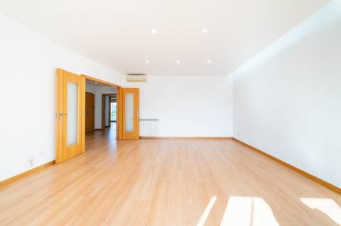 T3 Exclusivo nas Colinas do Cruzeiro: Luz, espaço e sofisticação numa das zonas mais prestigiadas da Grande Lisboa