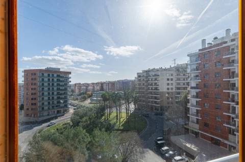 T3 Exclusivo nas Colinas do Cruzeiro: Luz, espaço e sofisticação numa das zonas mais prestigiadas da Grande Lisboa