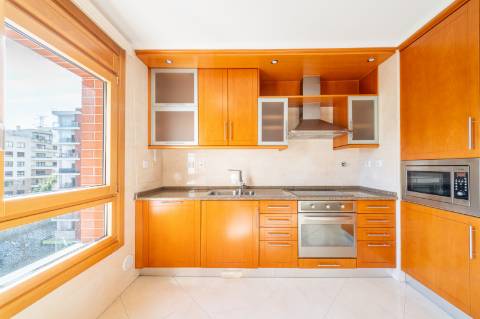 T3 Exclusivo nas Colinas do Cruzeiro: Luz, espaço e sofisticação numa das zonas mais prestigiadas da Grande Lisboa