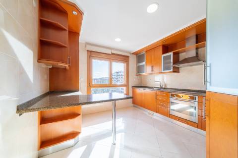 T3 Exclusivo nas Colinas do Cruzeiro: Luz, espaço e sofisticação numa das zonas mais prestigiadas da Grande Lisboa