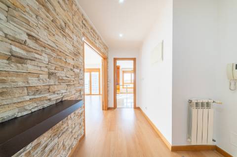 T3 Exclusivo nas Colinas do Cruzeiro: Luz, espaço e sofisticação numa das zonas mais prestigiadas da Grande Lisboa