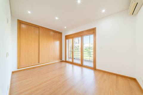 T3 Exclusivo nas Colinas do Cruzeiro: Luz, espaço e sofisticação numa das zonas mais prestigiadas da Grande Lisboa