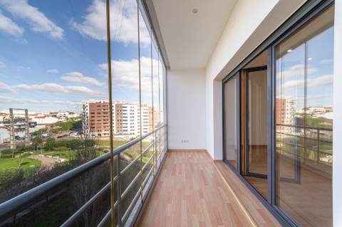 T3 Exclusivo nas Colinas do Cruzeiro: Luz, espaço e sofisticação numa das zonas mais prestigiadas da Grande Lisboa