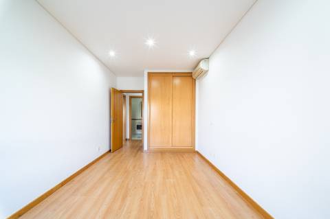 T3 Exclusivo nas Colinas do Cruzeiro: Luz, espaço e sofisticação numa das zonas mais prestigiadas da Grande Lisboa