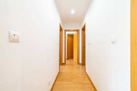 T3 Exclusivo nas Colinas do Cruzeiro: Luz, espaço e sofisticação numa das zonas mais prestigiadas da Grande Lisboa