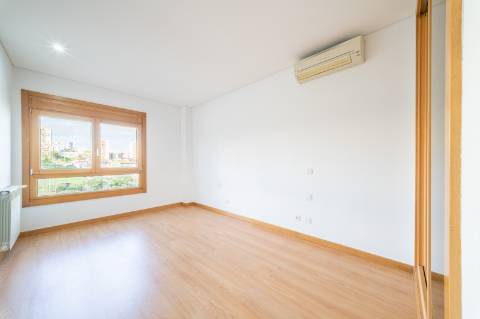 T3 Exclusivo nas Colinas do Cruzeiro: Luz, espaço e sofisticação numa das zonas mais prestigiadas da Grande Lisboa