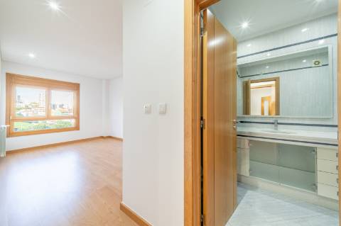 T3 Exclusivo nas Colinas do Cruzeiro: Luz, espaço e sofisticação numa das zonas mais prestigiadas da Grande Lisboa