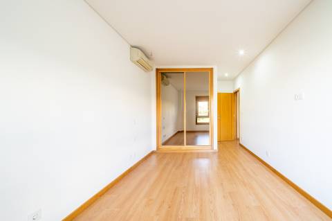 T3 Exclusivo nas Colinas do Cruzeiro: Luz, espaço e sofisticação numa das zonas mais prestigiadas da Grande Lisboa