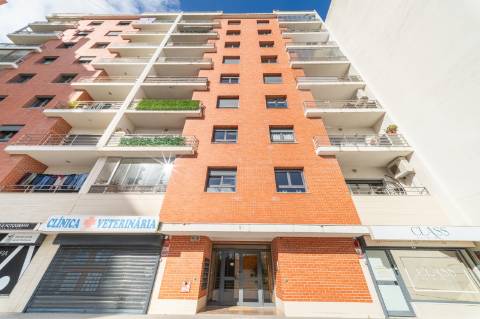 T3 Exclusivo nas Colinas do Cruzeiro: Luz, espaço e sofisticação numa das zonas mais prestigiadas da Grande Lisboa