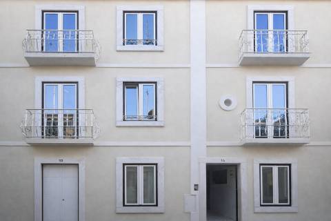 Prédio Reabilitado no Centro Histórico de Setúbal com 6 Apartamentos