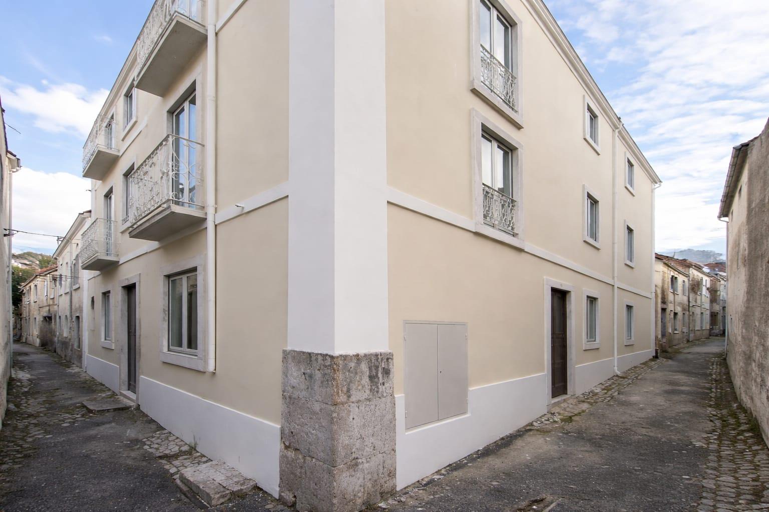 Prédio Reabilitado no Centro Histórico de Setúbal com 6 Apartamentos