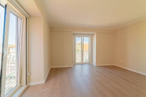 Prédio Reabilitado no Centro Histórico de Setúbal com 6 Apartamentos