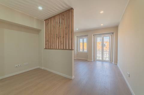 Prédio Reabilitado no Centro Histórico de Setúbal com 6 Apartamentos