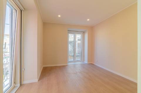 Prédio Reabilitado no Centro Histórico de Setúbal com 6 Apartamentos