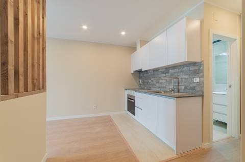 Prédio Reabilitado no Centro Histórico de Setúbal com 6 Apartamentos