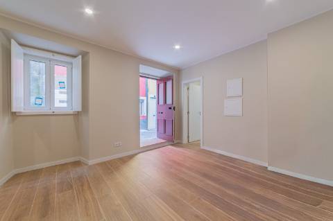 Prédio Reabilitado no Centro Histórico de Setúbal com 6 Apartamentos