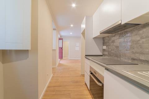 Prédio Reabilitado no Centro Histórico de Setúbal com 6 Apartamentos