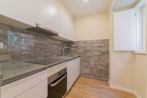 Prédio Reabilitado no Centro Histórico de Setúbal com 6 Apartamentos