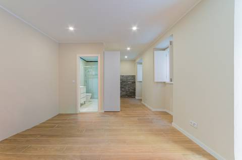 Prédio Reabilitado no Centro Histórico de Setúbal com 6 Apartamentos