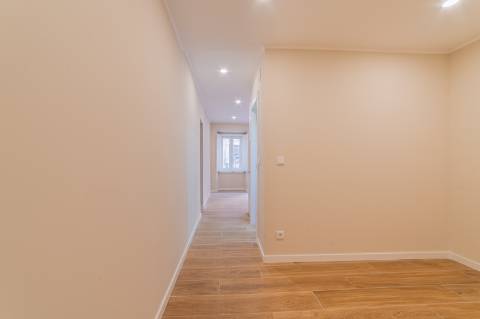 Prédio Reabilitado no Centro Histórico de Setúbal com 6 Apartamentos