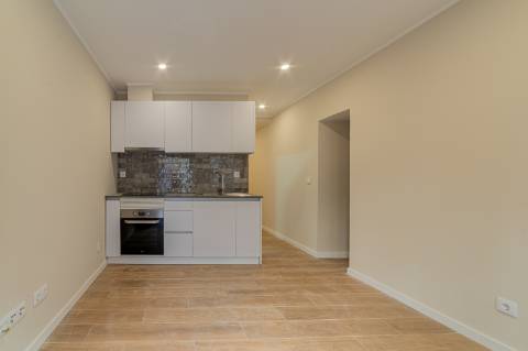 Prédio Reabilitado no Centro Histórico de Setúbal com 6 Apartamentos