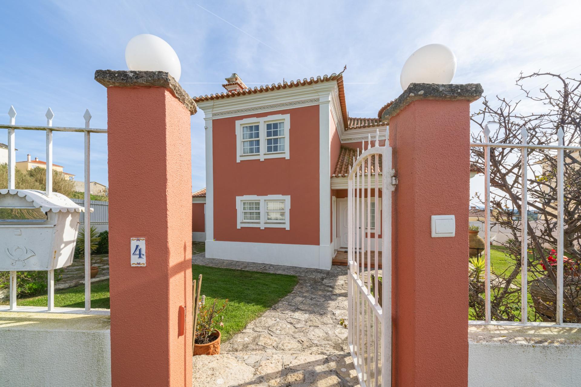 Moradia T3 com Jardim e Piscina entre Mafra e Ericeira