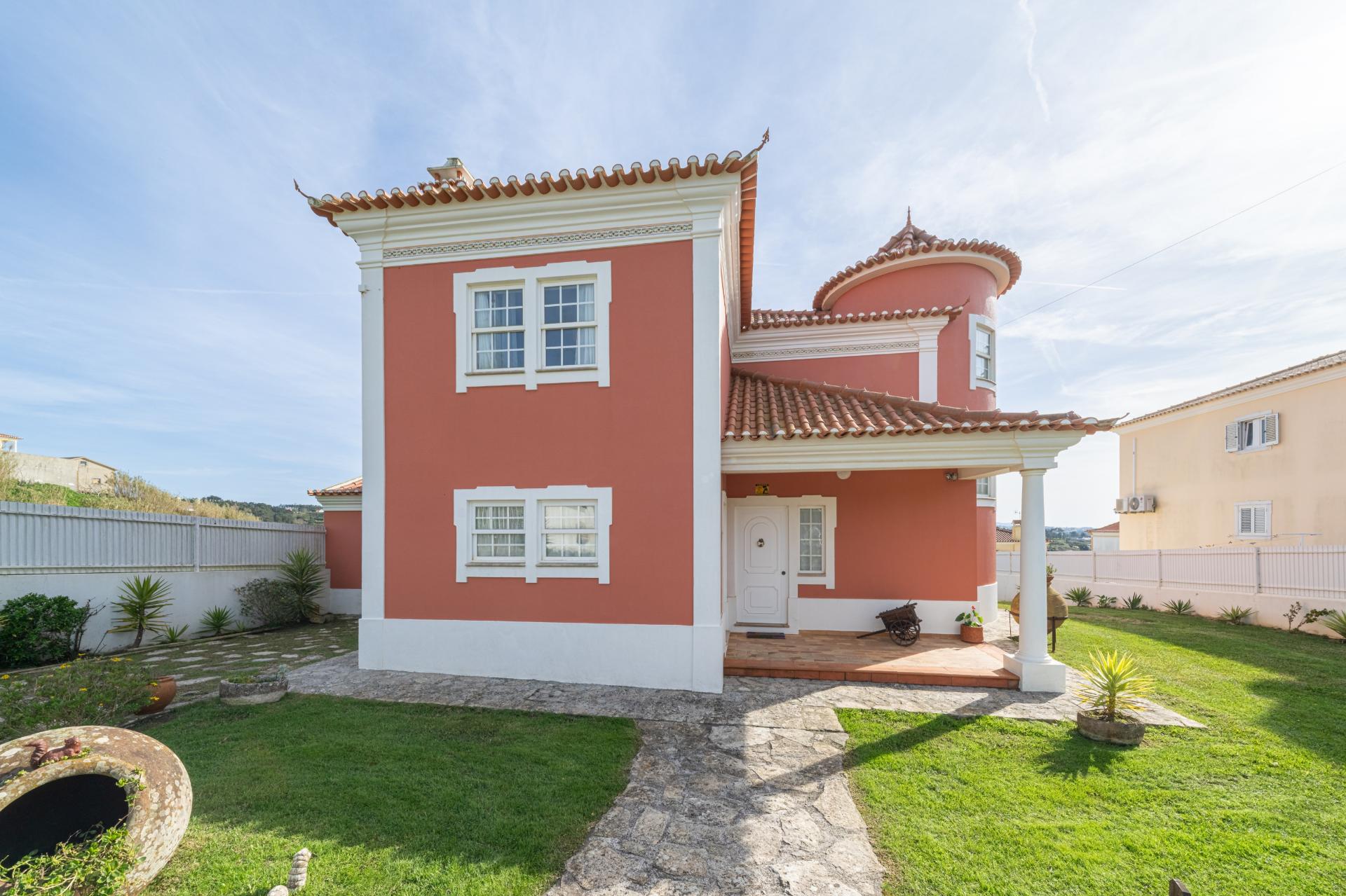 Moradia T3 com Jardim e Piscina entre Mafra e Ericeira