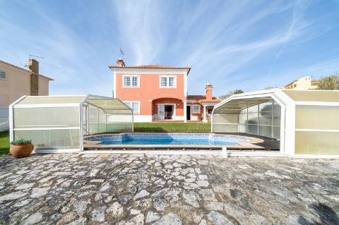 Moradia T3 com Jardim e Piscina entre Mafra e Ericeira