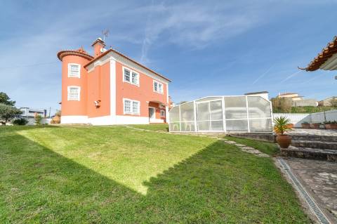 Moradia T3 com Jardim e Piscina entre Mafra e Ericeira