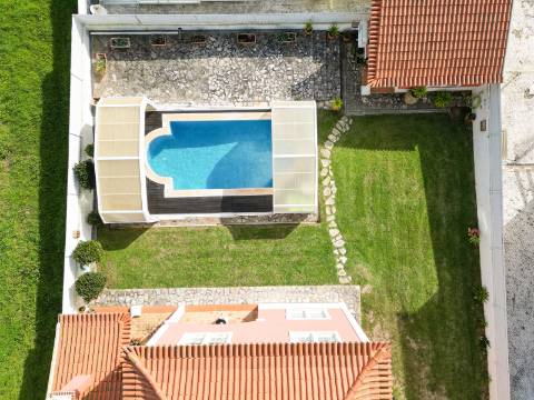 Moradia T3 com Jardim e Piscina entre Mafra e Ericeira