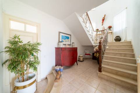 Moradia T3 com Jardim e Piscina entre Mafra e Ericeira