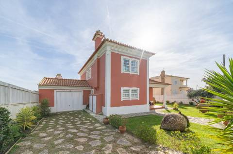 Moradia T3 com Jardim e Piscina entre Mafra e Ericeira