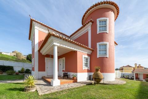 Moradia T3 com Jardim e Piscina entre Mafra e Ericeira