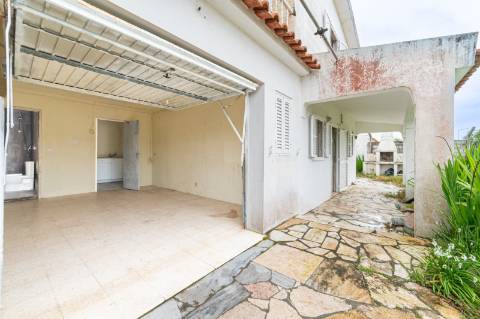 Moradia unifamiliar T3+1 situada na Lagoa de Albufeira