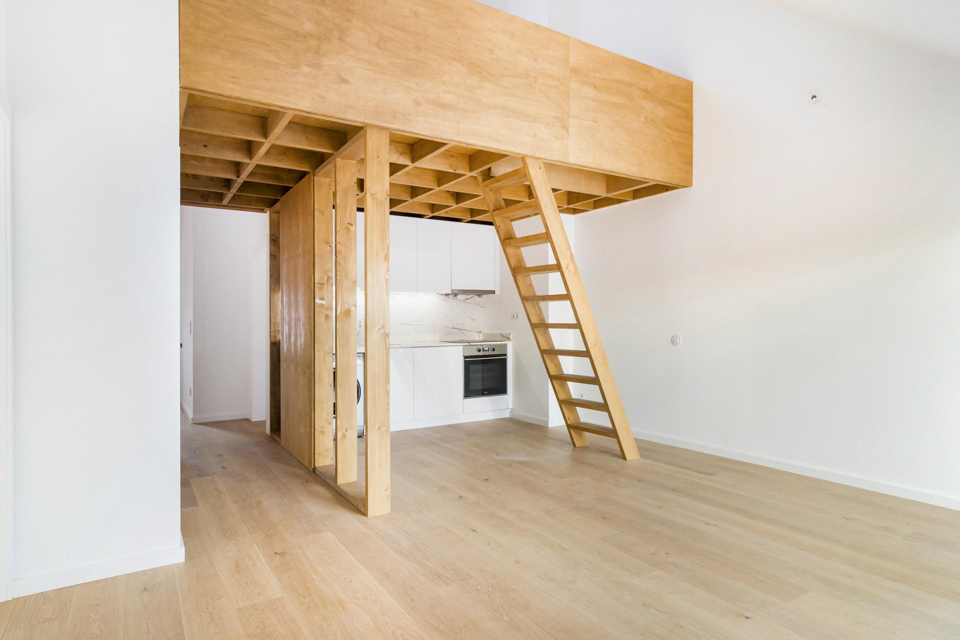 Apartamento com mezanine e tetos altos | Príncipe Real / Rato