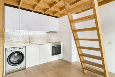 Apartamento com mezanine e tetos altos | Príncipe Real / Rato