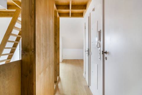 Apartamento com mezanine e tetos altos | Príncipe Real / Rato