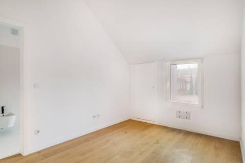 Apartamento com mezanine e tetos altos | Príncipe Real / Rato