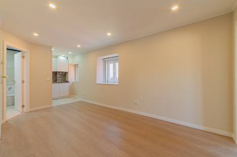 T1 no 2º Piso - Apartamento Renovado no Centro Histórico