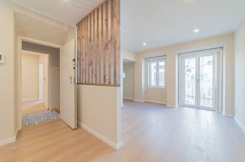 T0 Luminoso no 1º Piso - Vida Urbana no Centro de Setúbal