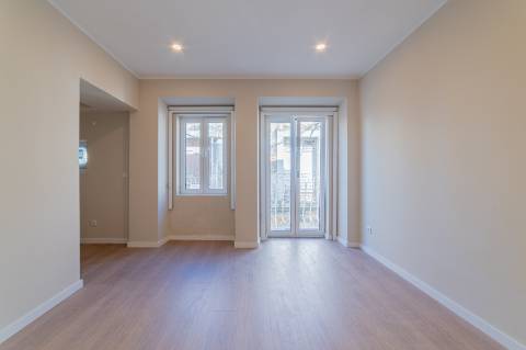 T0 Luminoso no 1º Piso - Vida Urbana no Centro de Setúbal